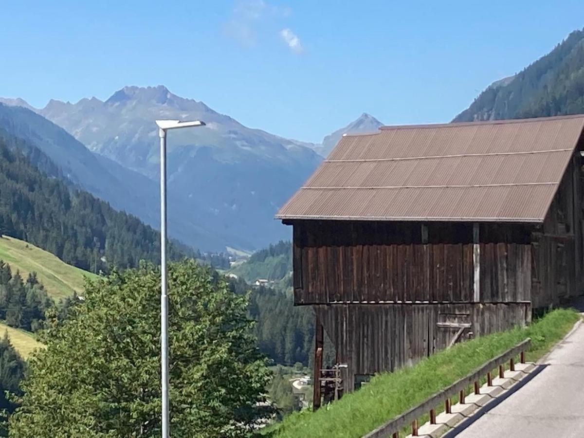 Piz Mundin Apartment *