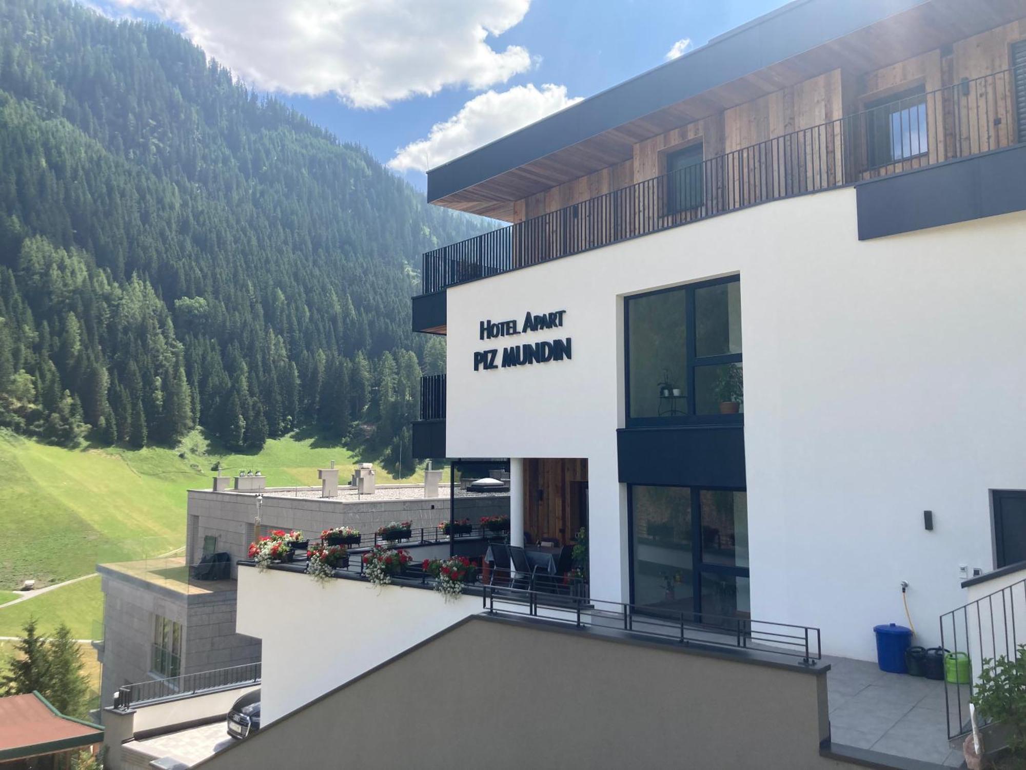Piz Mundin Apartment